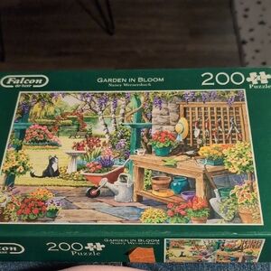 Garden in Bloom 200-Piece Puzzle - Green